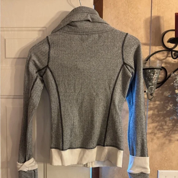 lululemon athletica Gray Herringbone Hoodie - Picture 6 of 6